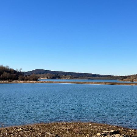 Maison Avec Vue Sur Le Lac De Montbel Luaran gambar