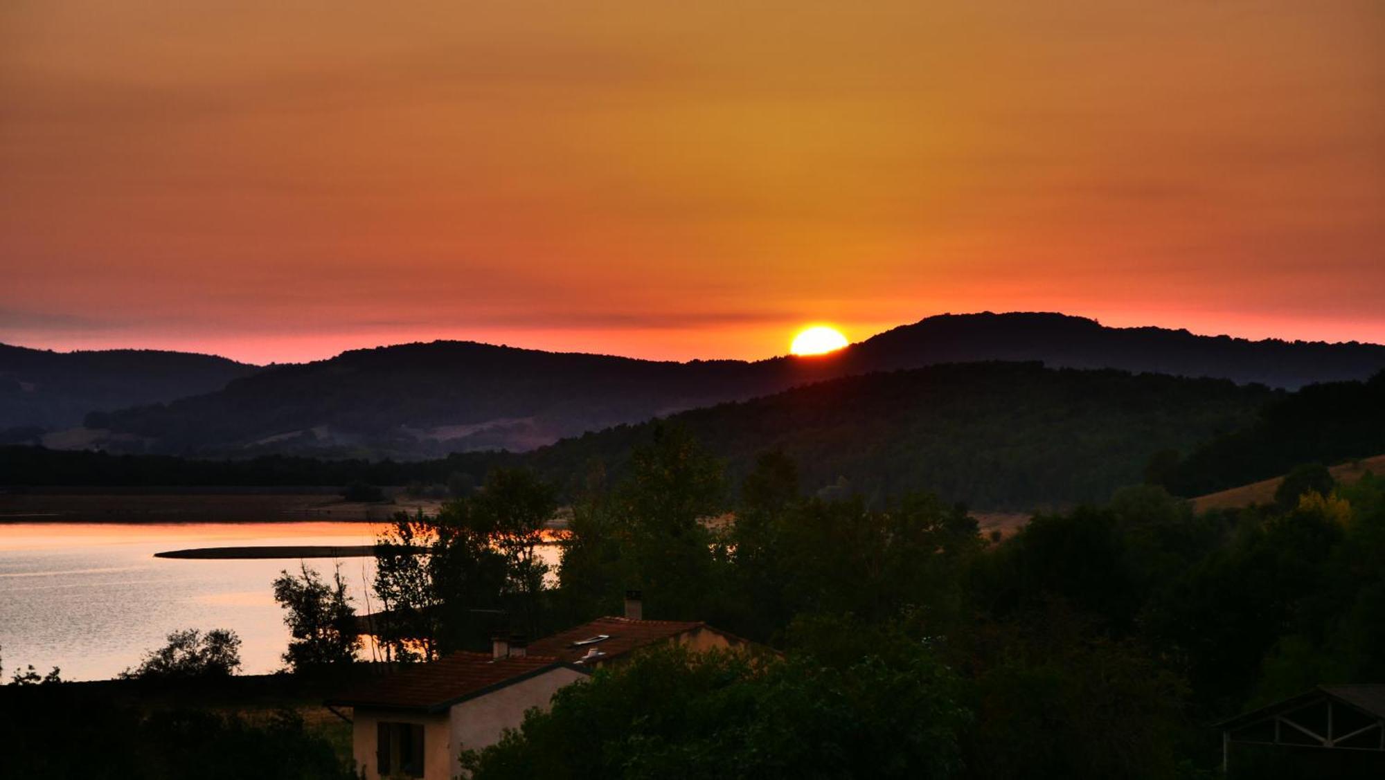 Maison Avec Vue Sur Le Lac De Montbel Luaran gambar